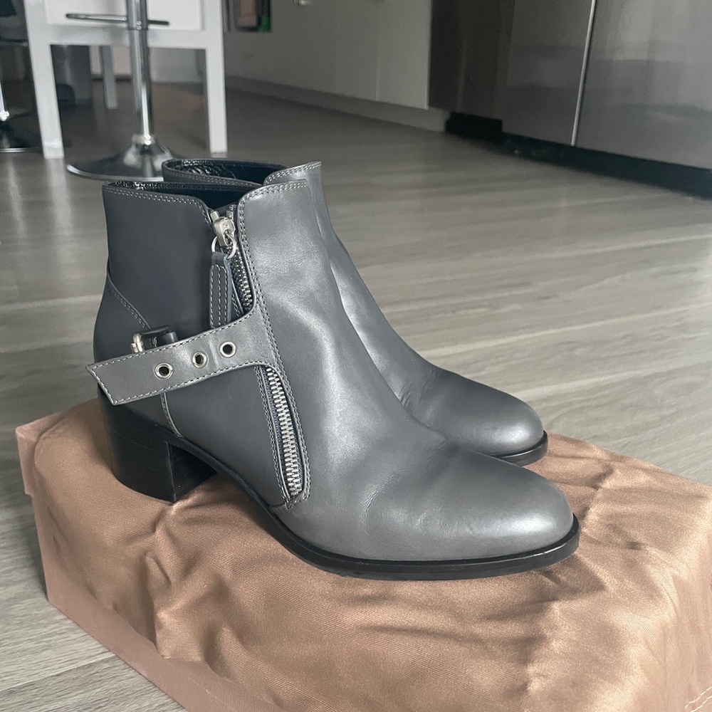 Gianvito Rossi Ankle Boot Lead - good condition